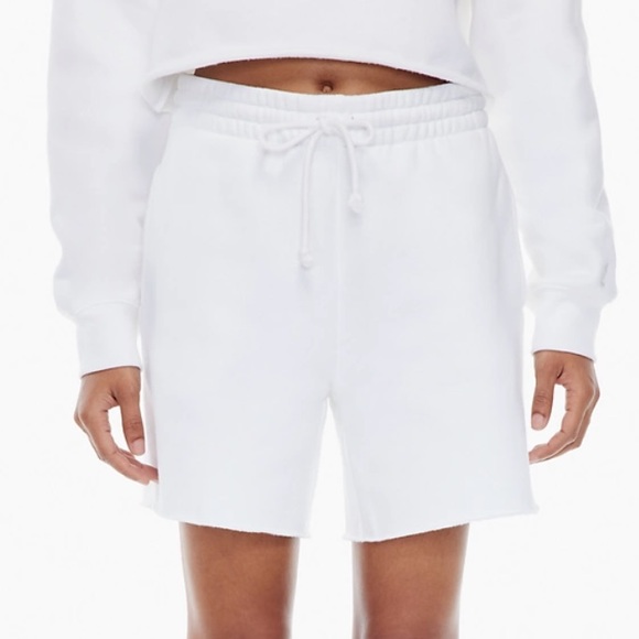 Aritzia TNA Boyfriend 6 Inch Sweatshorts - Picture 1 of 4